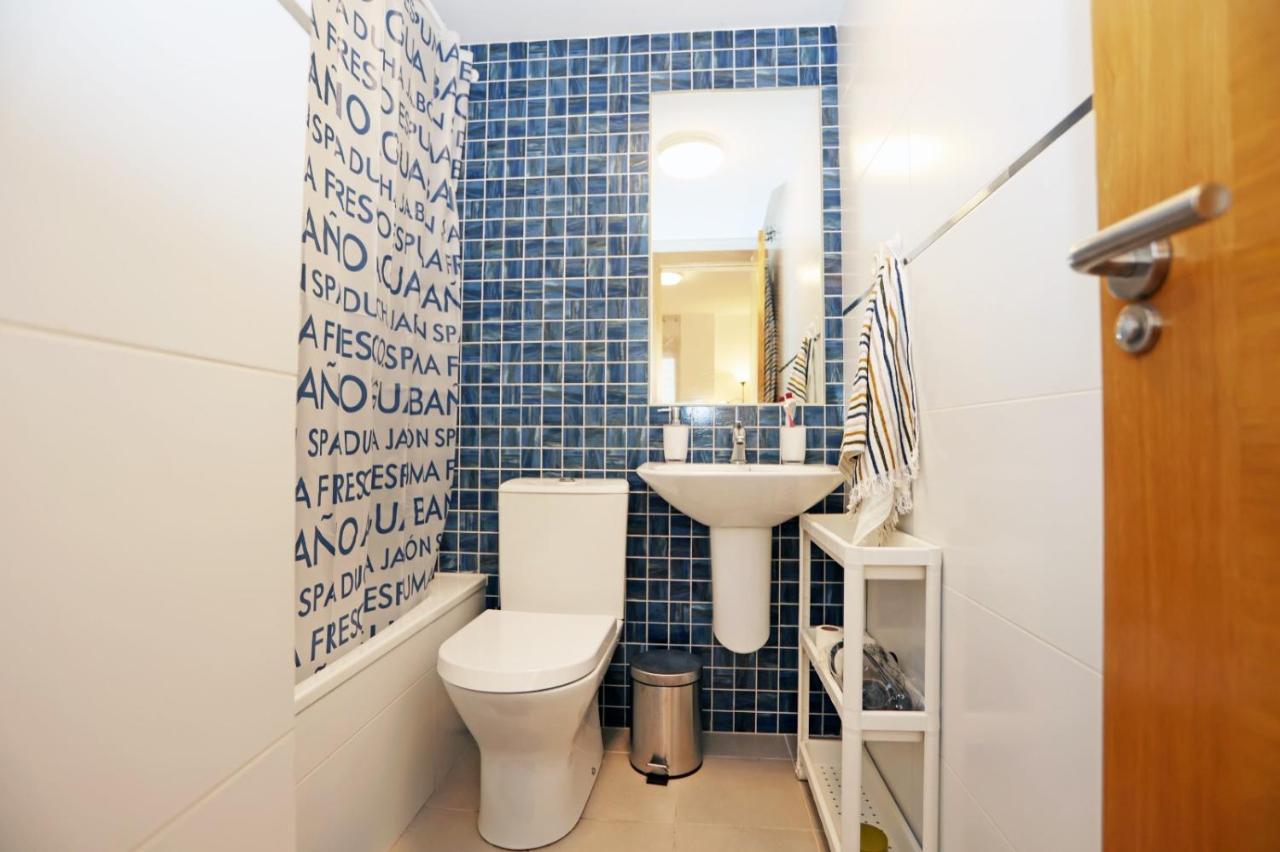 Casa Fenicia - Cosy Apartment With Free Private Parking Málaga Eksteriør bilde